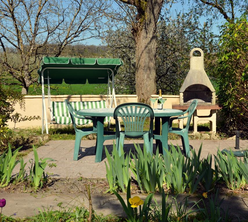 Chez Madeleine Bed & Breakfast Saint-Colomb-de-Lauzun ภายนอก รูปภาพ