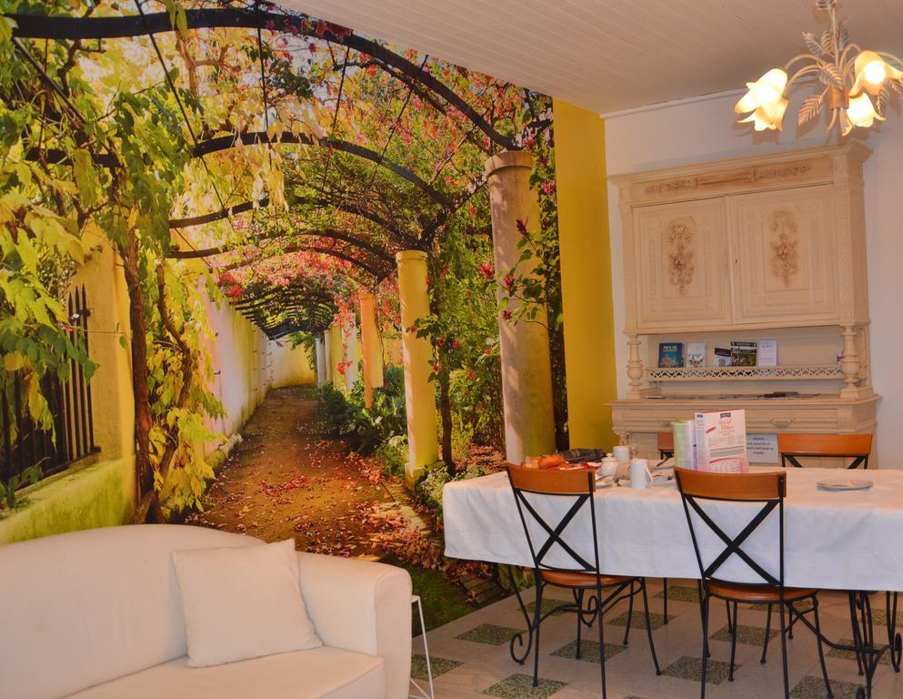 Chez Madeleine Bed & Breakfast Saint-Colomb-de-Lauzun ภายนอก รูปภาพ
