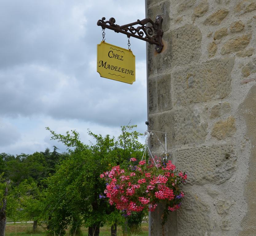 Chez Madeleine Bed & Breakfast Saint-Colomb-de-Lauzun ภายนอก รูปภาพ