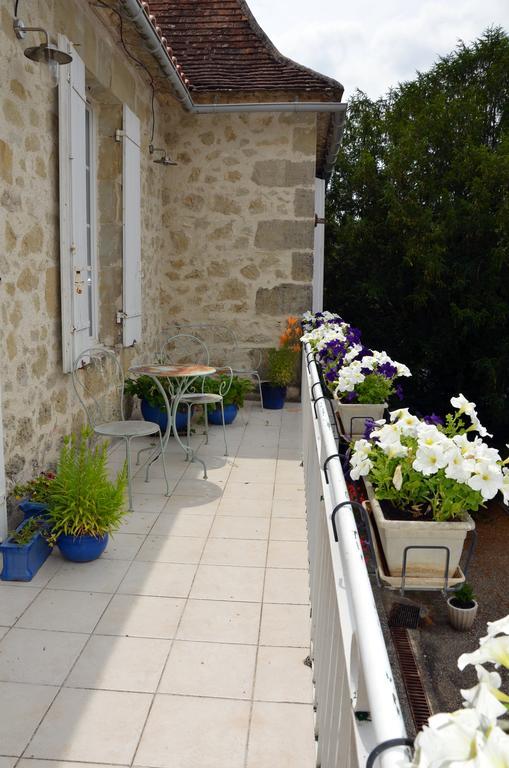Chez Madeleine Bed & Breakfast Saint-Colomb-de-Lauzun ภายนอก รูปภาพ
