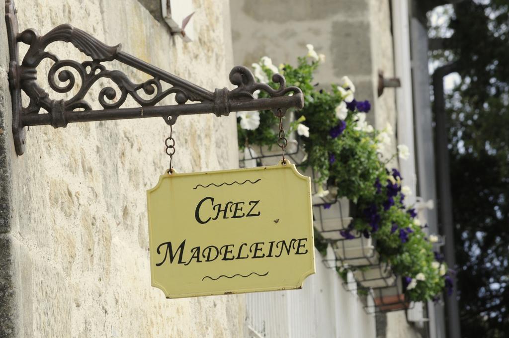 Chez Madeleine Bed & Breakfast Saint-Colomb-de-Lauzun ภายนอก รูปภาพ