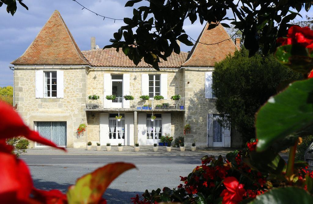 Chez Madeleine Bed & Breakfast Saint-Colomb-de-Lauzun ภายนอก รูปภาพ